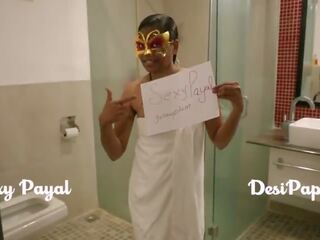 Desi south ấn độ trẻ phụ nữ trẻ bhabhi payal trong phòng tắm dùng tắm và sự thủ dâm