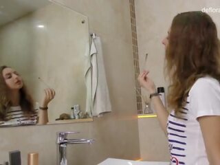 Goddess margaret robbie в в ванна кімната на позбавлення невинності канал