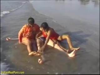 Trío india playa diversión, gratis india real xxx película porno vídeo