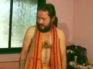 Medicine мъж treats на закръглени индийски милф от правене на любов тя