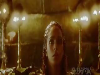 इंडियन अभिनेत्री mallika sherawath सब न्यूड दृश्यों में hisss