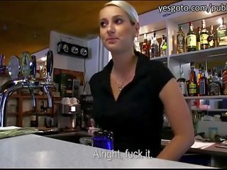 Superb exceptional bartender fucked par sīknauda! - 